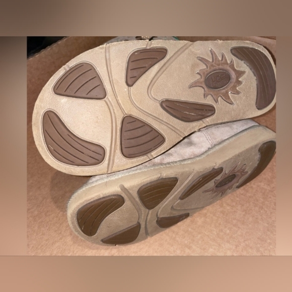 RARE! UGG Leather Cosita Tan Shearling Embroidery Floral Beads Knee Boots - Picture 12 of 12